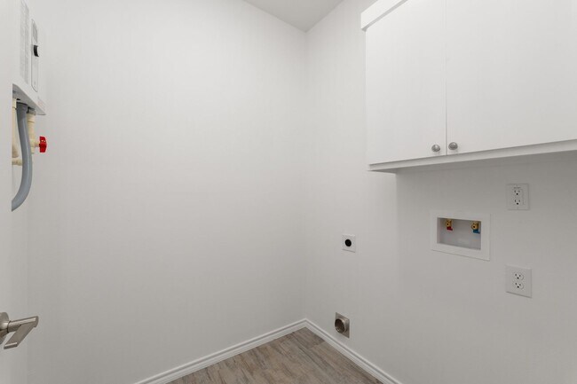 Building Photo - 2718 Maria Dr