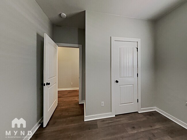 Building Photo - 325 Hathaway Ln