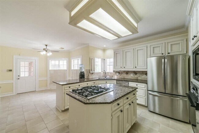 Building Photo - 1706 Galleon Oaks Dr