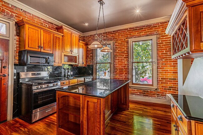Building Photo - 2105 W 31st Ave