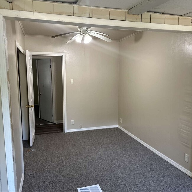 Building Photo - 5817 N Teutonia Ave
