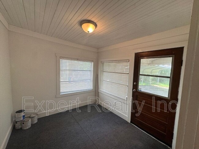 Building Photo - 305 Sterrett Ave