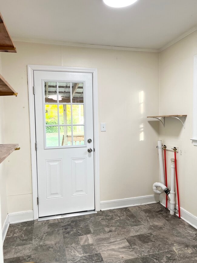 Building Photo - 818 Mulberry St