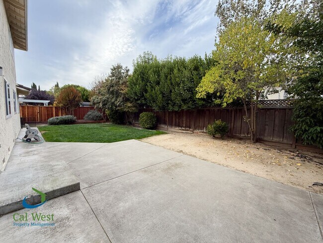 Building Photo - $4395 - Spacious 5 Bed/3 Bath Gilroy Home Located in Sunrise Park Neighborhood