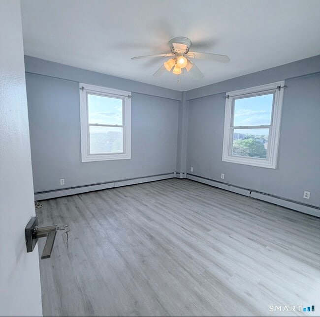 Building Photo - 30 Glenbrook Rd