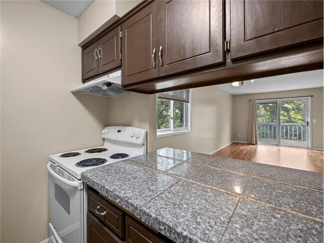 Building Photo - 5535 Lindsay St