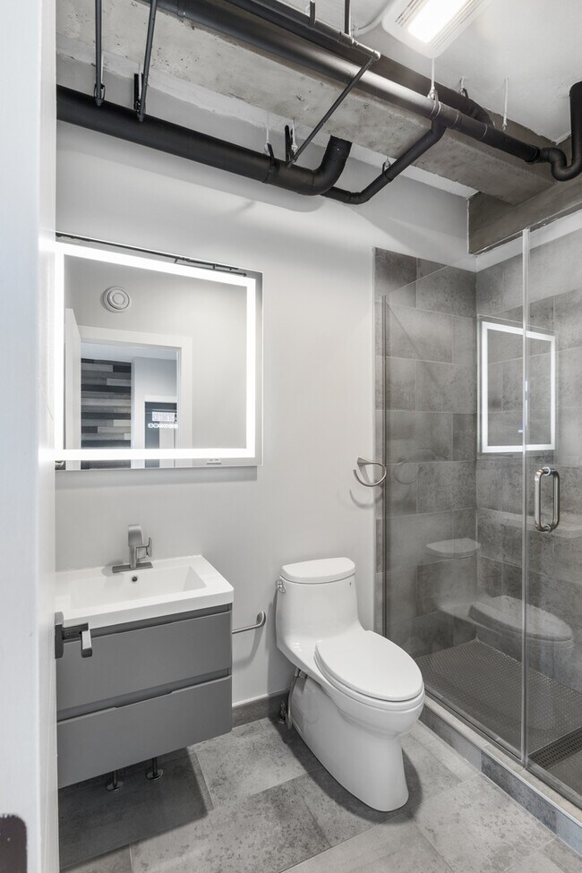 Building Photo - 7645 N Sheridan Rd