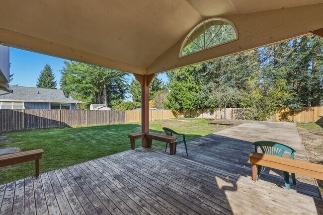 Building Photo - Move in Ready now! 3 bed 2.5ba - Olympia School District