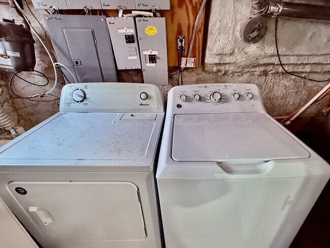 Building Photo - 1226 Snyder Ave