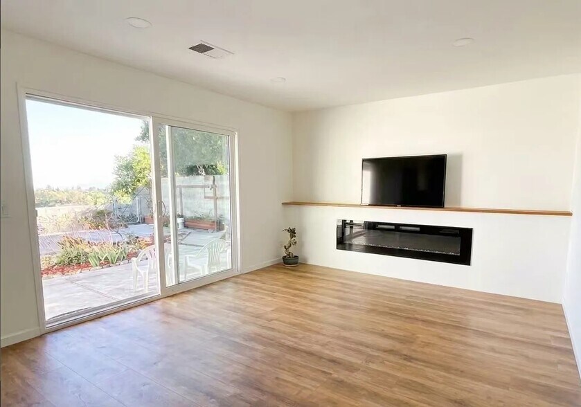 Building Photo - 635 River View Dr