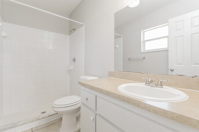 Building Photo - 263 Kings Pond Ave