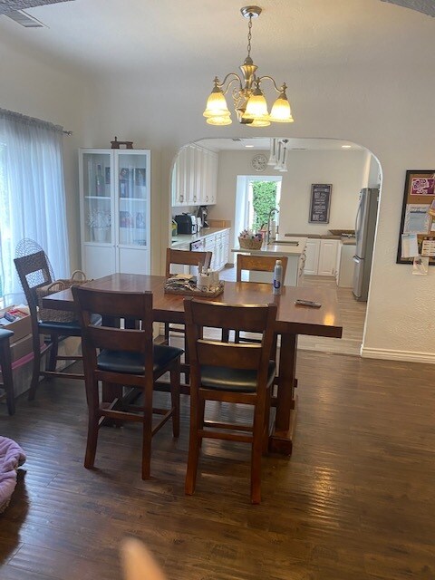 Building Photo - 905 S Curson Ave