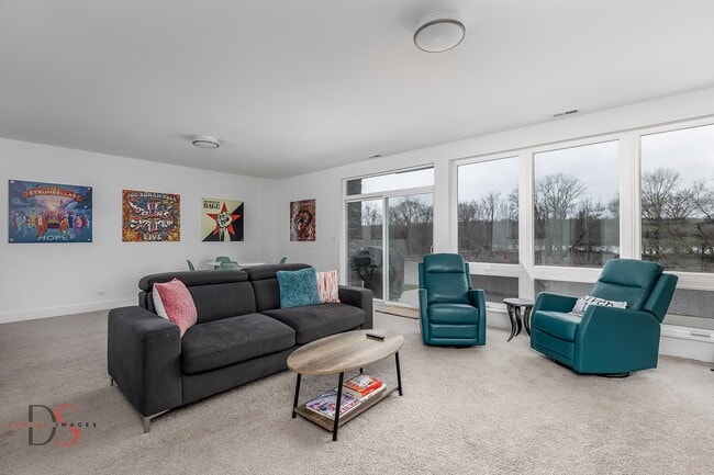Building Photo - 43 Windward Way