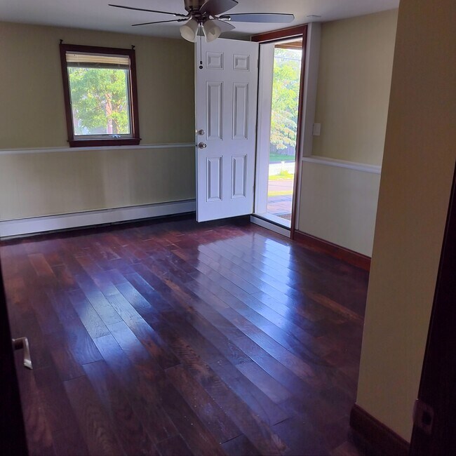 Building Photo - 8 Sunburst Dr