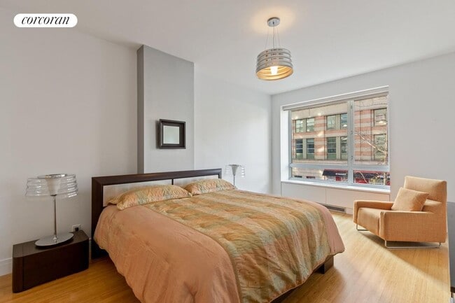 Building Photo - 545 W 110th St