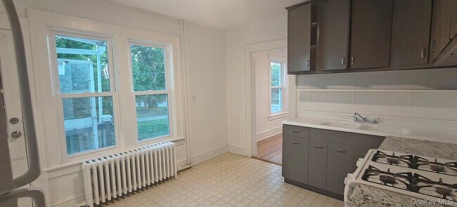Building Photo - 13 Springside Ave