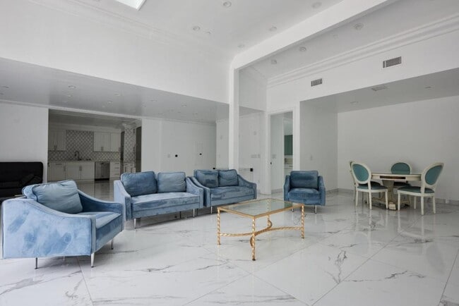 Building Photo - 11571 W Sunset Blvd