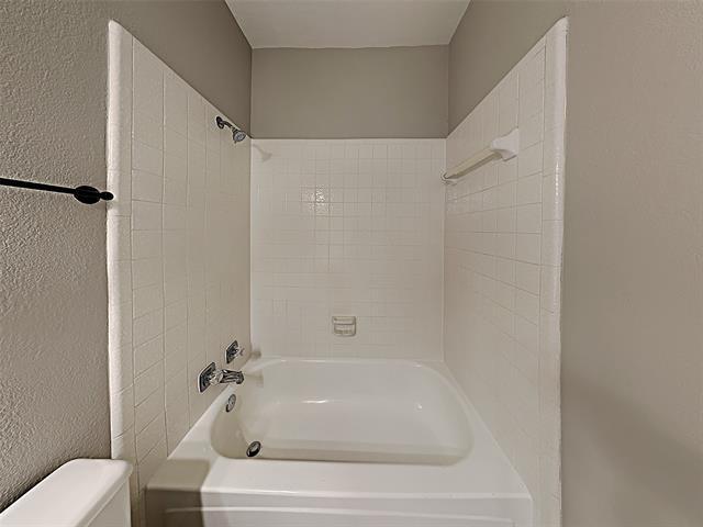 Building Photo - 7764 Creekview Dr