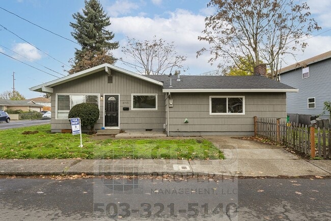 Building Photo - 3+ Bedroom House w/ Large Backyard - Southeast Portland!