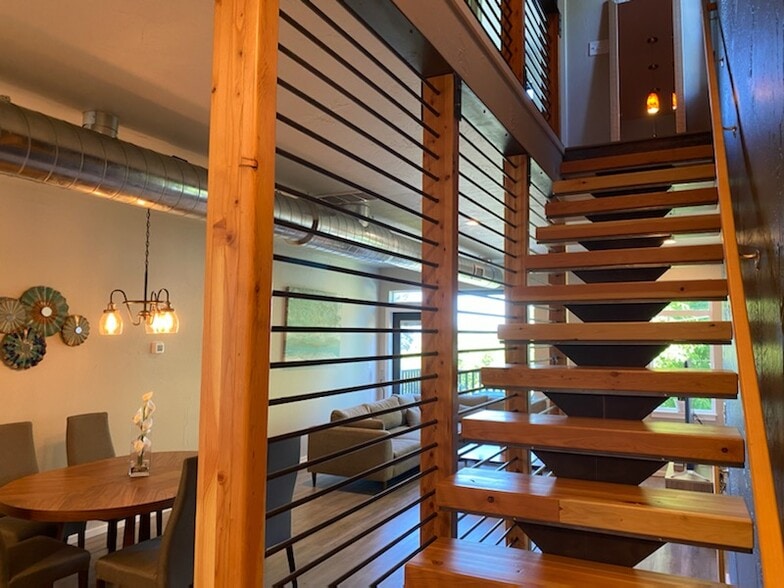 Building Photo - 618 S Denver St