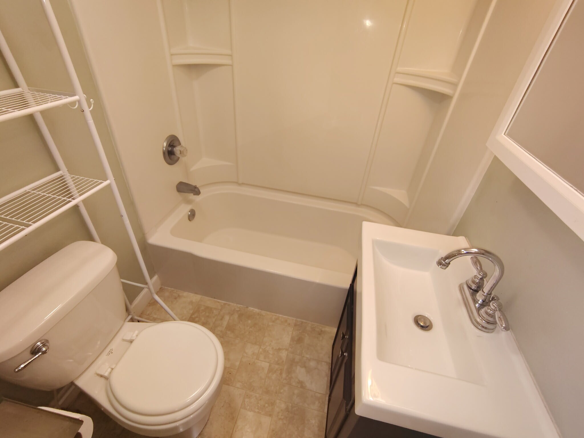 Building Photo - 714 W Main St