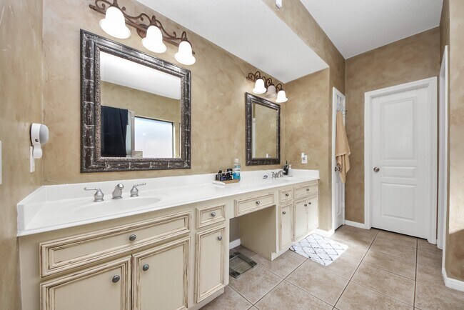 Building Photo - 3010 Ashton Park Dr