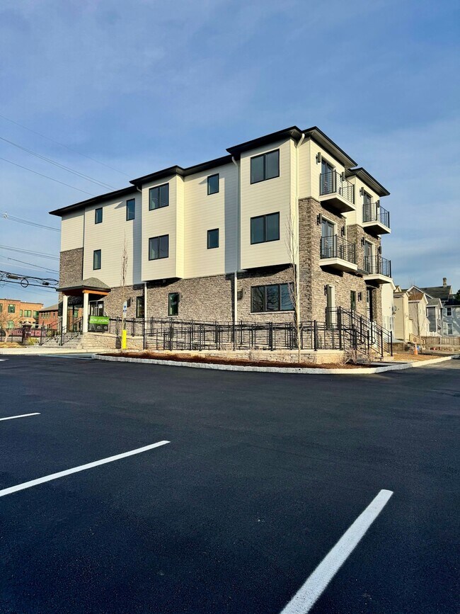 Building Photo - 85 W High St