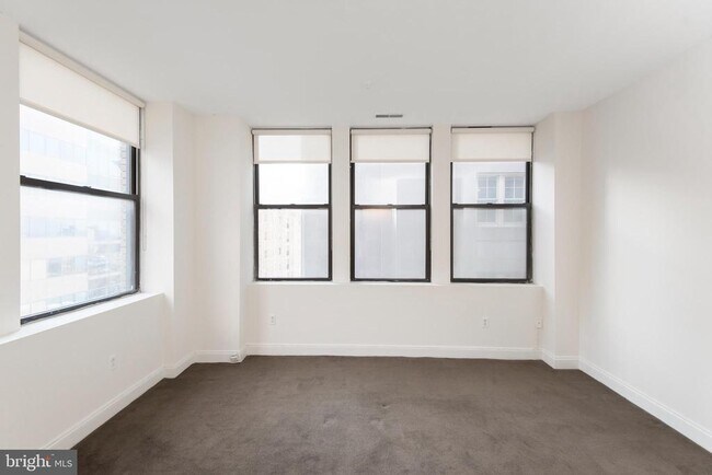 Building Photo - 220 S 16th St