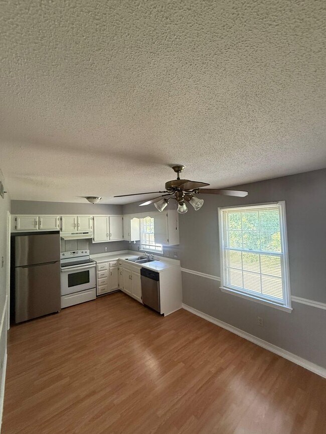 Building Photo - 4704 Lawndale Dr
