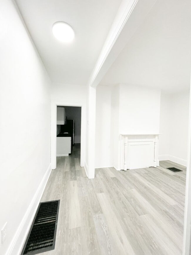 Building Photo - 949 Freeland St