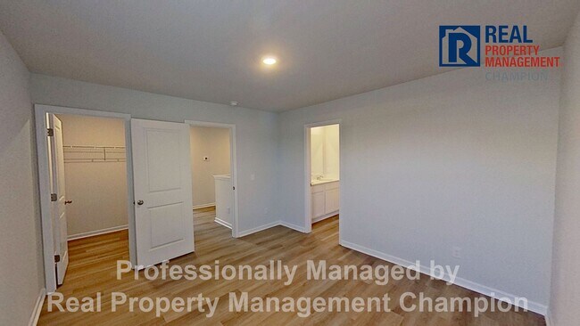 Building Photo - 1095 Hanson Dr