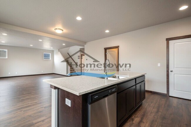 Building Photo - Woodbridge South Home with 4 Bedrooms and ...