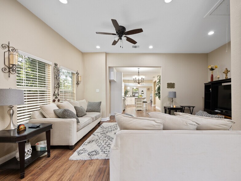 Building Photo - 1826 W French Pl