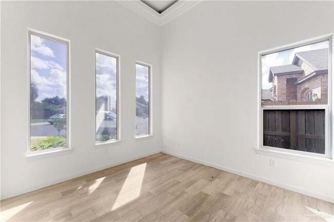 Building Photo - 607 Alameda St