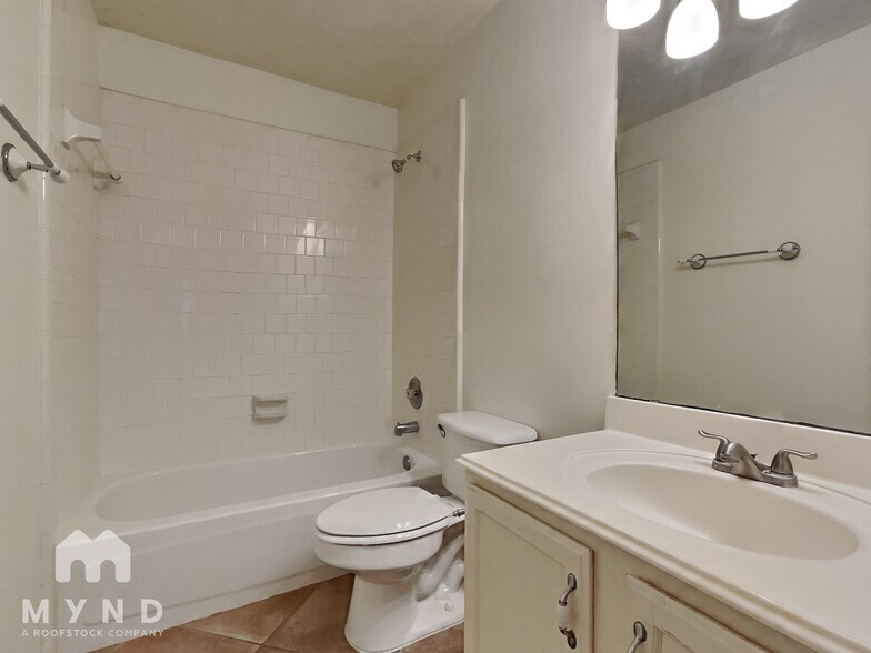 Building Photo - 4606 Sunrise Dr