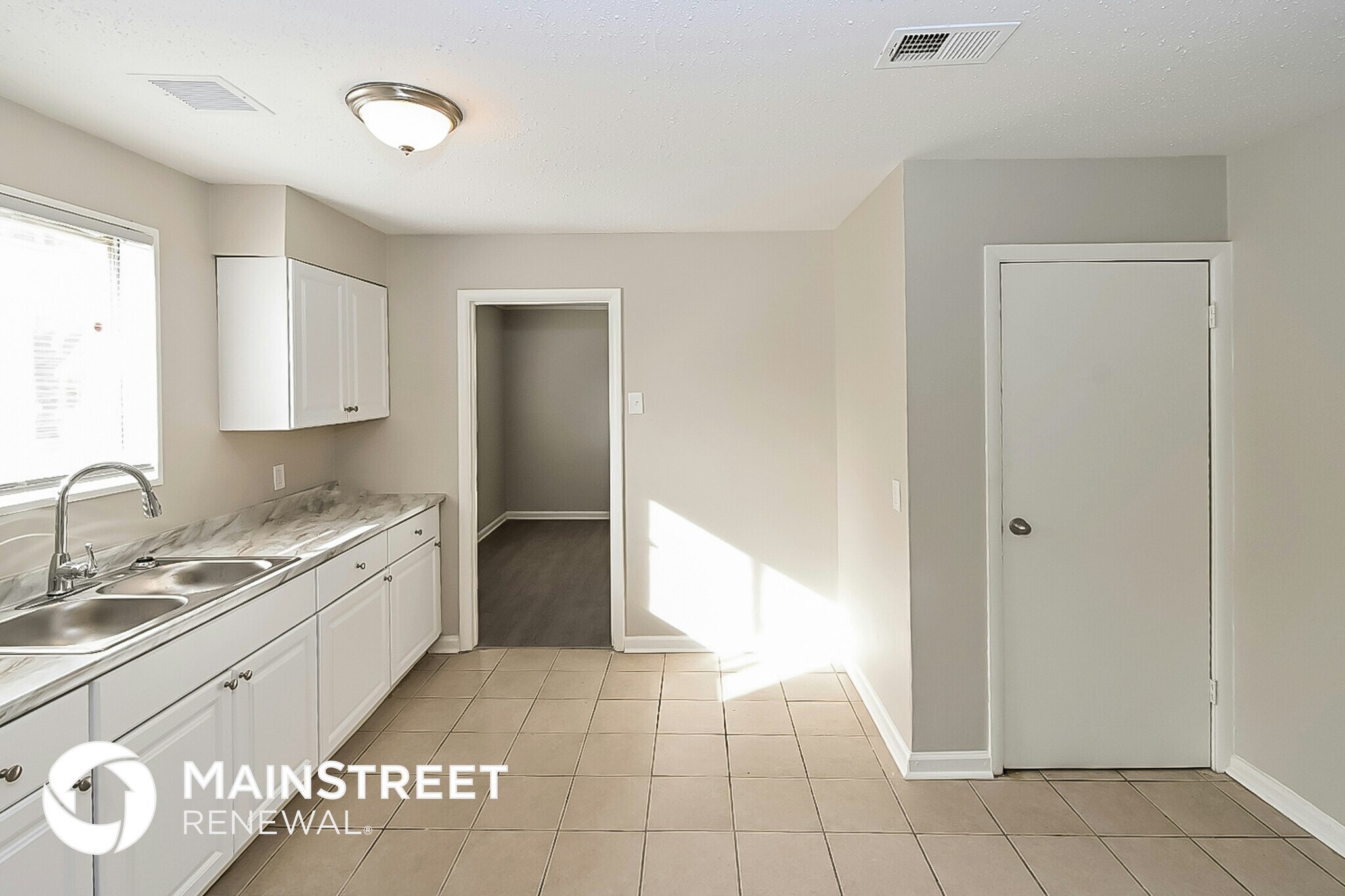 Building Photo - 1058 Avon Rd