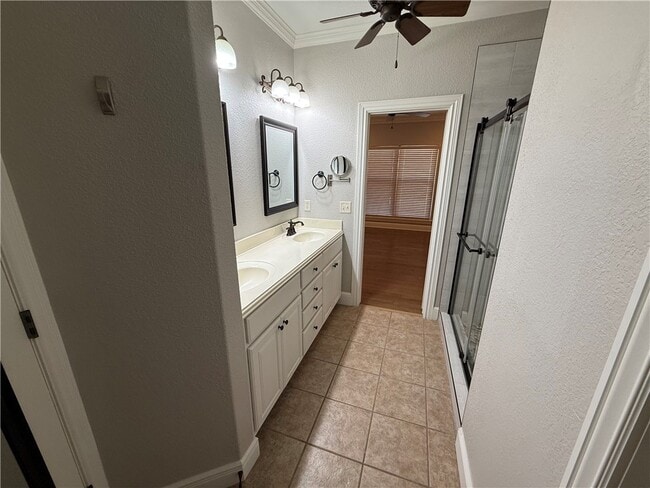 Building Photo - 6665 W Valley View Rd