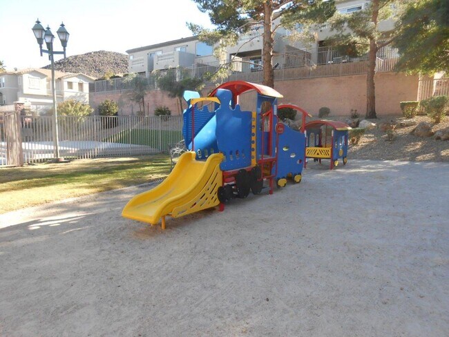 Building Photo - Spacious Home 2 Story Home in Black Mountain