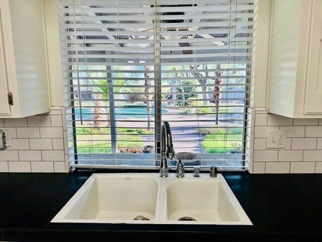 Building Photo - $3,300 Fowler & Shepherd, 4 Bed / 2.5 Bath...