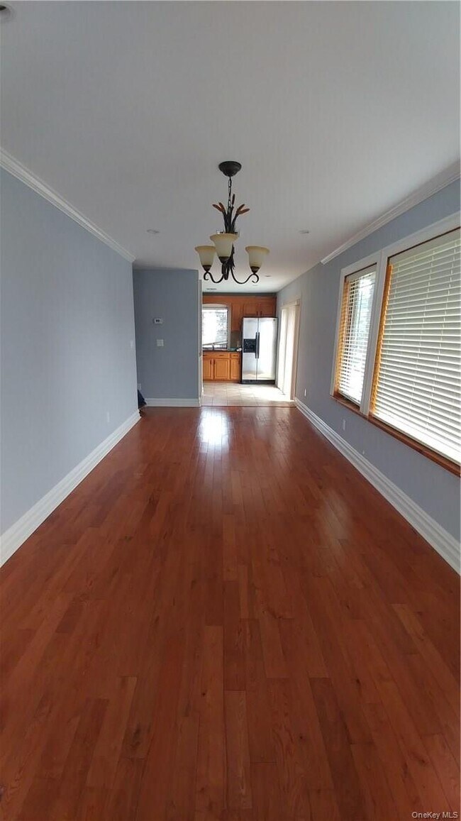 Building Photo - 113 Maple Pl