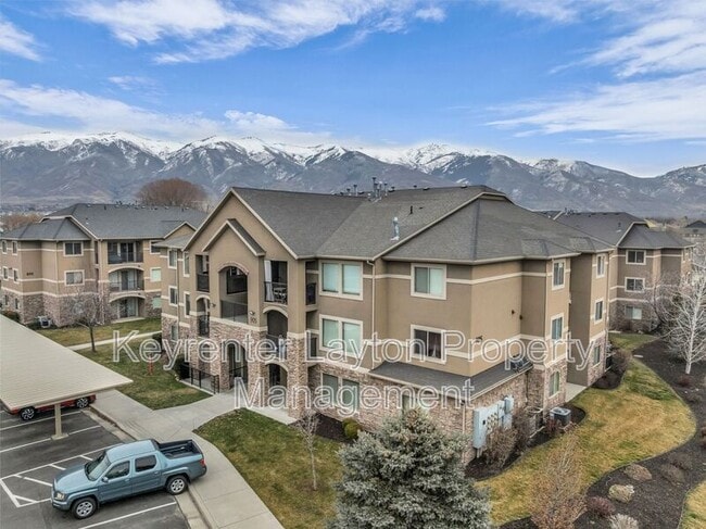 Building Photo - 905 S Main St