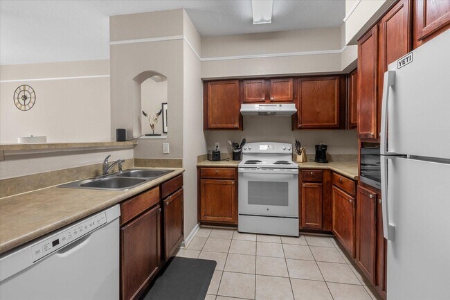 Building Photo - 2801 Chancellorsville Dr