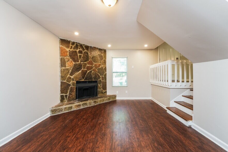 Building Photo - 5394 Greenhedge Ct