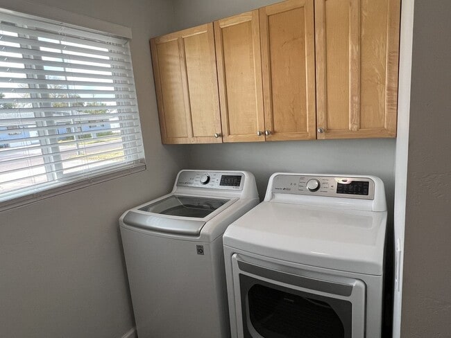 Building Photo - Beautifully Renovated 3 Bed 2 Bath on 17th Av South of Northern