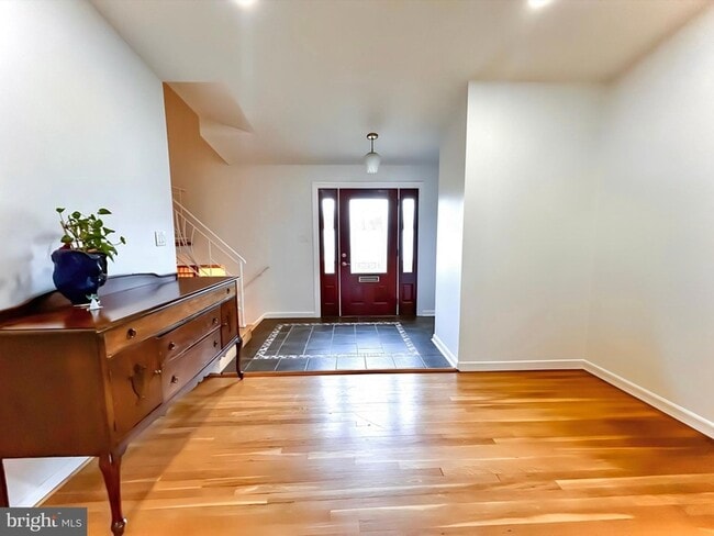 Building Photo - 10202 McGovern Dr