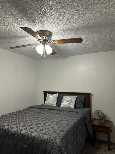 Building Photo - 2410 Rio Dr