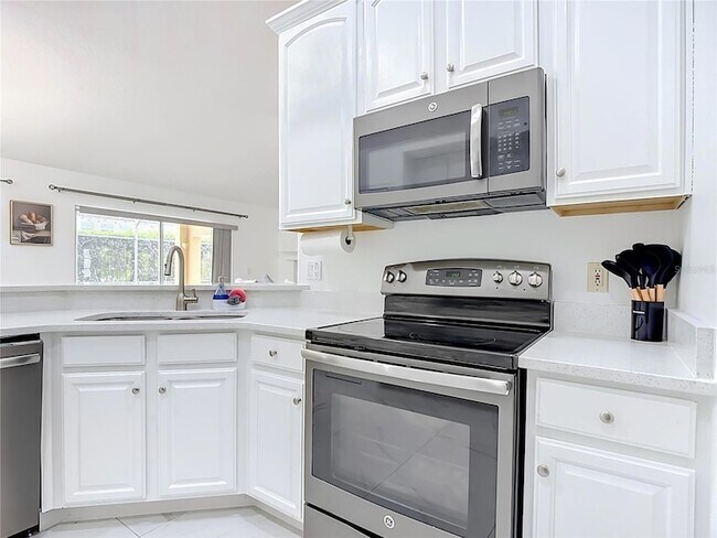 Building Photo - 4934 Lazy Oaks Way