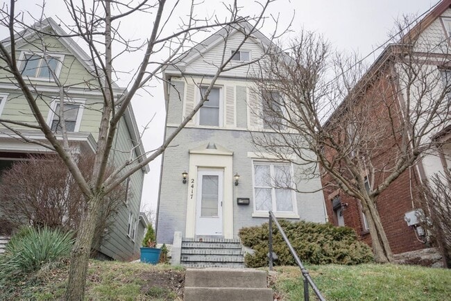 Building Photo - 5 Bed/ 2 Bath on Fairview mins. from UC Campus Only $575/pp ($2,875/mo) + Free Wifi! AND a $250 s...