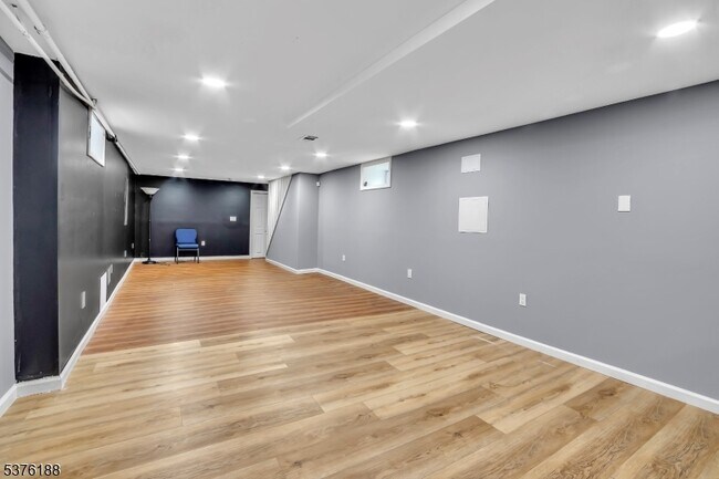 Building Photo - 138 Bloomfield Ave