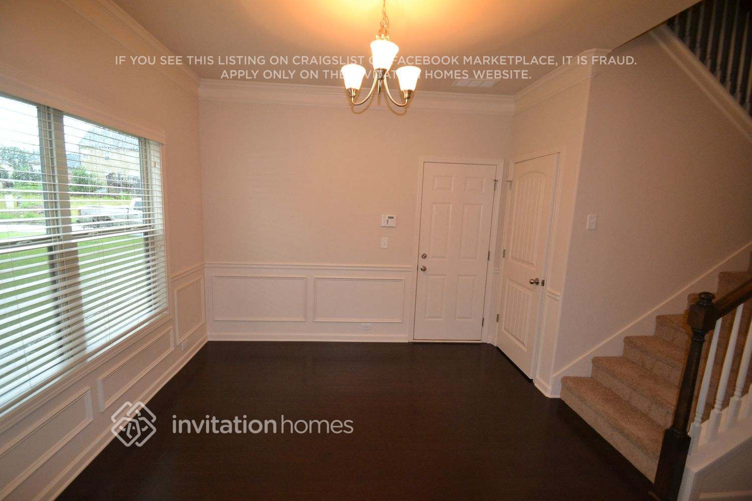 Building Photo - 3911 Lake Manor Way